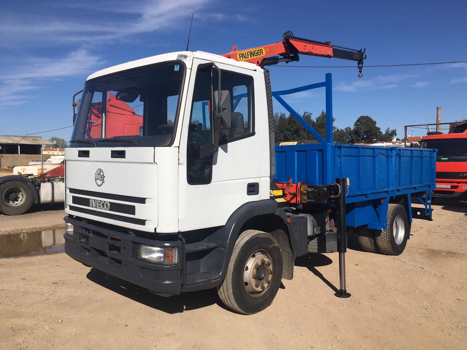 CAMION IVECO CON GRUA PK7000